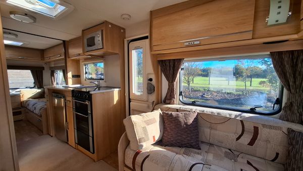Lunar Quasar 6 Berth Caravan 400765713