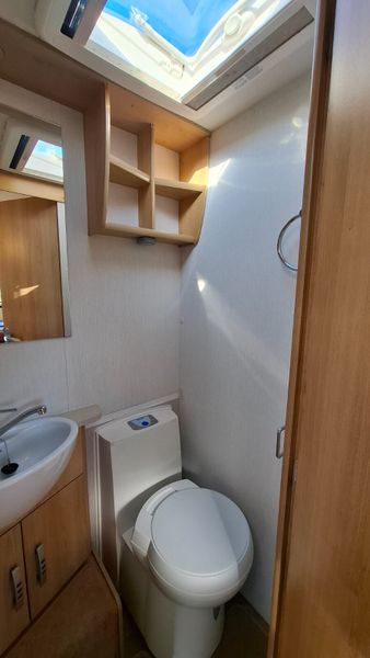 Lunar Quasar 6 Berth Caravan 400765718