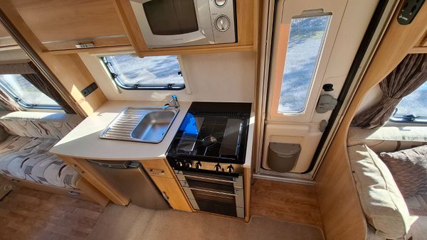 Lunar Quasar 6 Berth Caravan 400765721