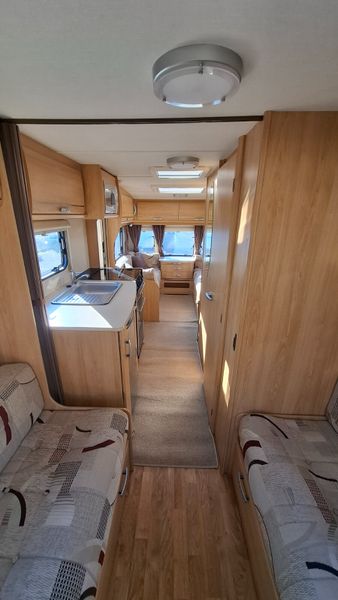 Lunar Quasar 6 Berth Caravan 400765727