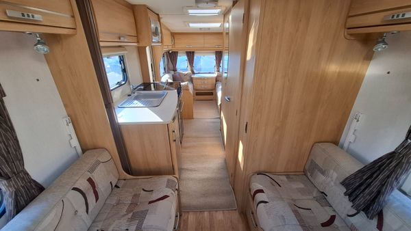 Lunar Quasar 6 Berth Caravan 400765728
