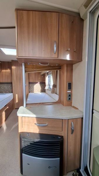 Swift Challenger 565 Fixed Single Beds Caravan 400794203