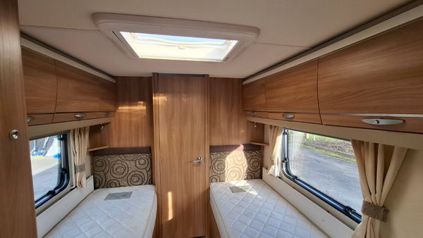 Swift Challenger 565 Fixed Single Beds Caravan 400794219