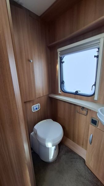Swift Challenger 565 Fixed Single Beds Caravan 400794223