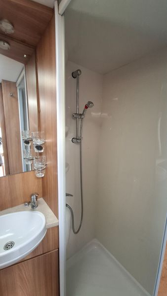 Swift Challenger 565 Fixed Single Beds Caravan 400794230