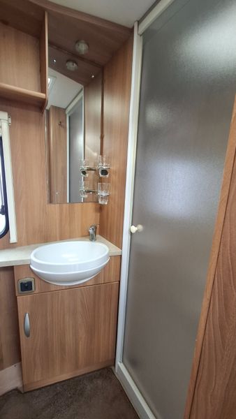 Swift Challenger 565 Fixed Single Beds Caravan 400794231