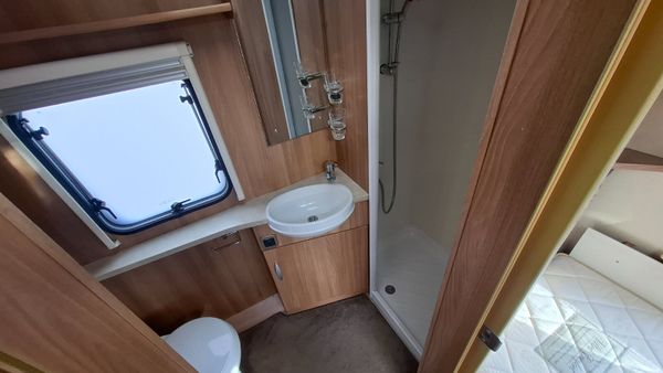 Swift Challenger 565 Fixed Single Beds Caravan 400794232