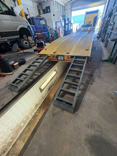Trailers 400806065