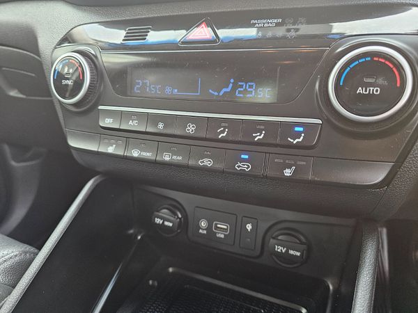 HYUNDAI TUCSON // NO VAT // BIG SPEC 400940074