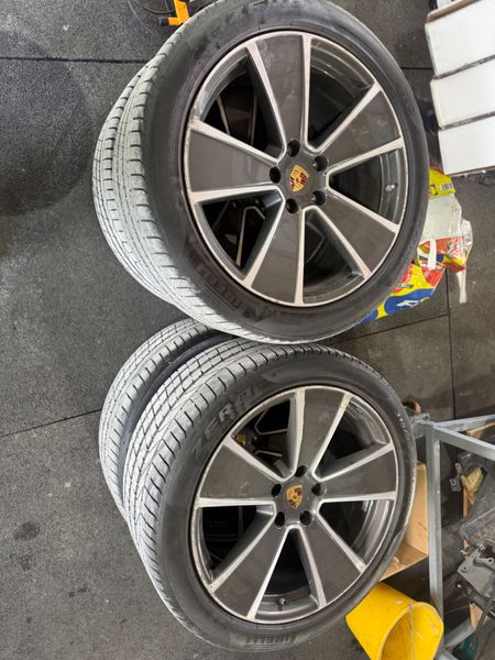 PORSCHE 21 INCH GENUINE 5x130 ALLOYS AND TYRES 400991895