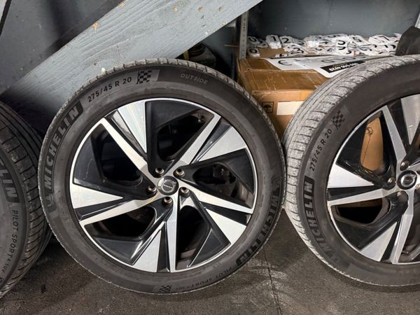 20 INCH GENUINE VOLVO R DESIGN ALLOYS + TYRES 400991960