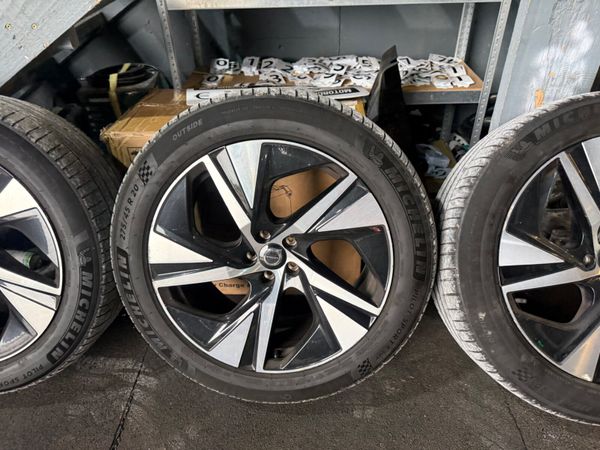 20 INCH GENUINE VOLVO R DESIGN ALLOYS + TYRES 400991961