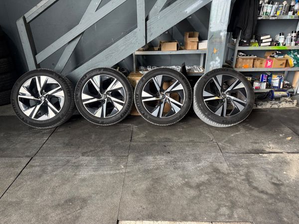 20 INCH GENUINE VOLVO R DESIGN ALLOYS + TYRES 400991963