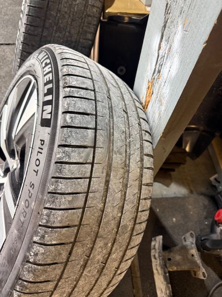20 INCH GENUINE VOLVO R DESIGN ALLOYS + TYRES 400991964