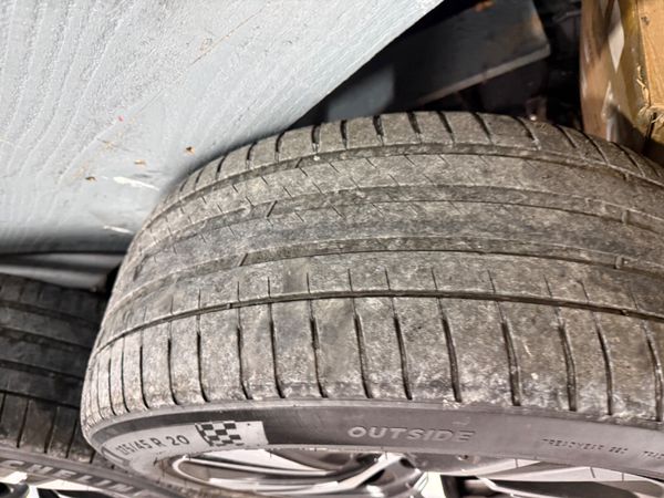 20 INCH GENUINE VOLVO R DESIGN ALLOYS + TYRES 400991966