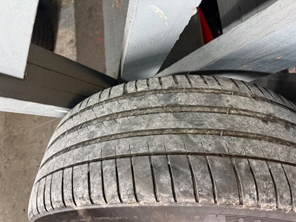 20 INCH GENUINE VOLVO R DESIGN ALLOYS + TYRES 400991967