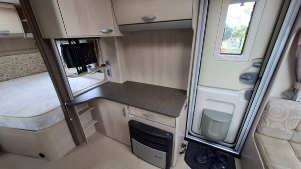 Swift Sterling Eccles  Fixed Bed Caravan 400933668