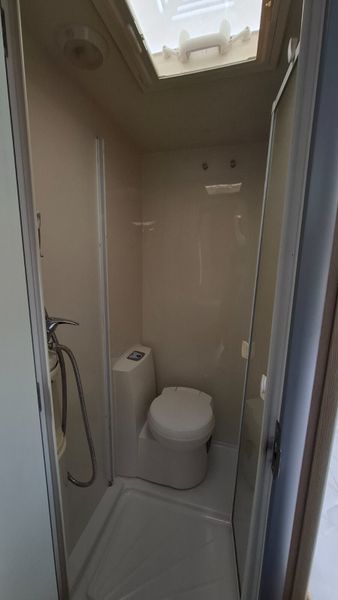Swift Sterling Eccles  Fixed Bed Caravan 400933670