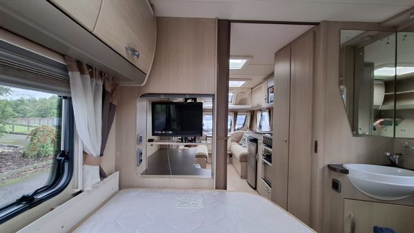 Swift Sterling Eccles  Fixed Bed Caravan 400933675