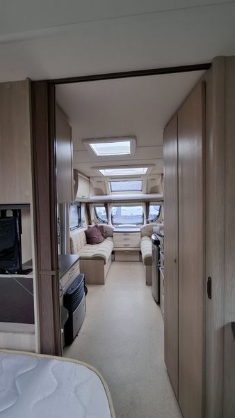 Swift Sterling Eccles  Fixed Bed Caravan 400933676