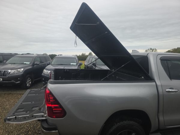 Toyota Hilux 2.8 D4D SR5 401026998