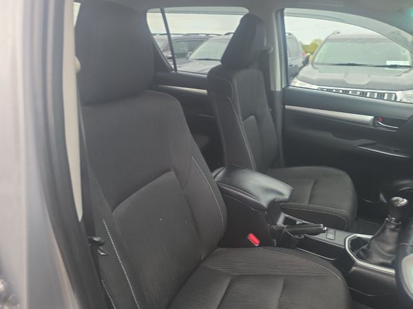 Toyota Hilux 2.8 D4D SR5 401026933