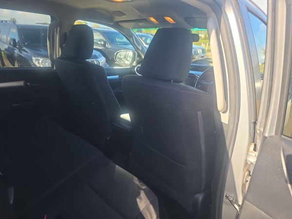Toyota Hilux 2.8 D4D SR5 Auto 401027418