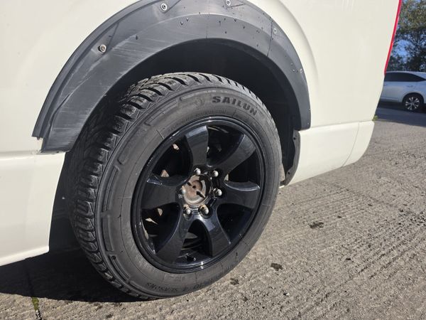 2011 Toyota HiAce Campervan 401032847