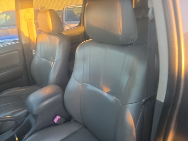 Toyota Hilux 3.0 D4D Invincible 401213433