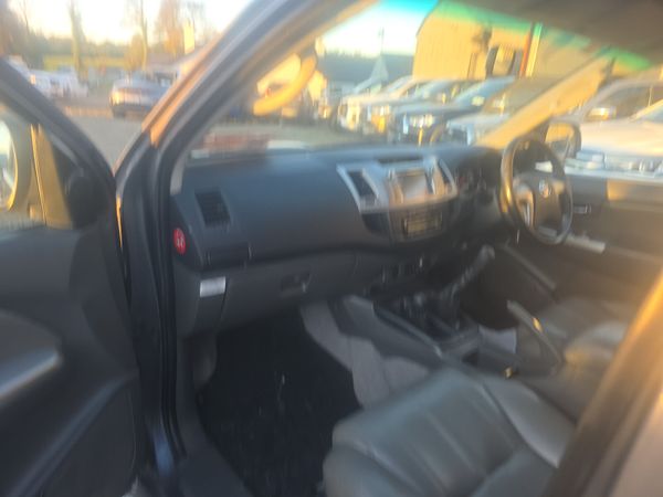 Toyota Hilux 3.0 D4D Invincible 401213434