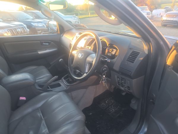 Toyota Hilux 3.0 D4D Invincible 401213435