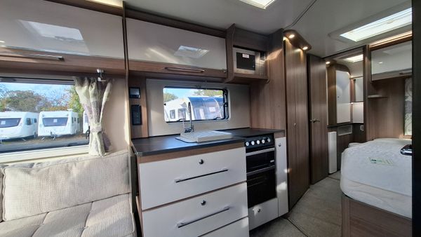 Bailey Unicorn Valencia 4 berth fixed bed 401585794