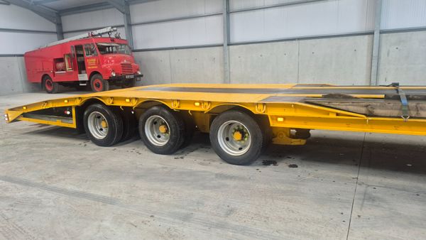Trailers 402141595