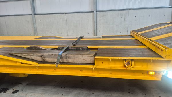 Trailers 402141596
