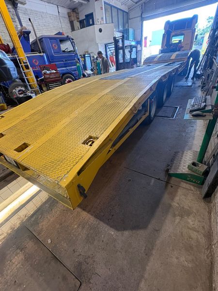 Trailers 402141712